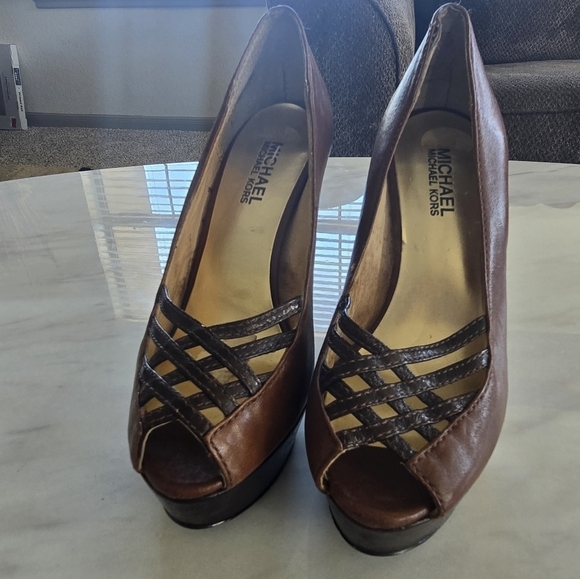 Michael Michael Kors Open Toe Pump Heels Women Sz 5.5M Brown Leather Logo - Picture 7 of 16